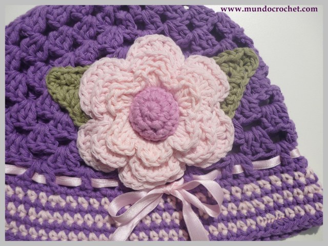 Patron gorro granny de verano para nena con flor en capas a crochet o ganchillo
