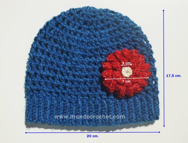 Patron gorro en punto red a crochet o ganchillo con flor en punto popcorn