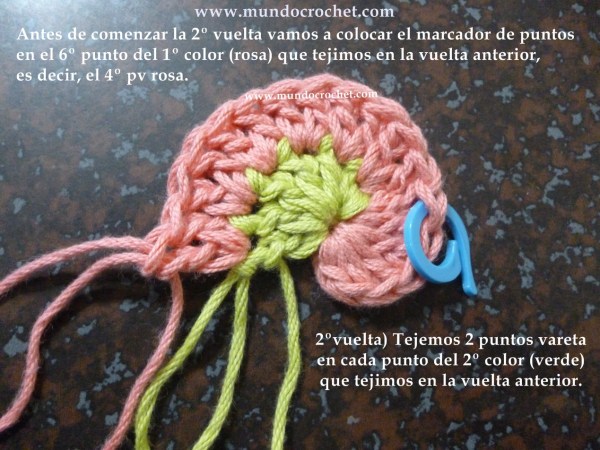 como-tejer-en-espiral-con-dos-colores-a-crochet-o-ganchillo