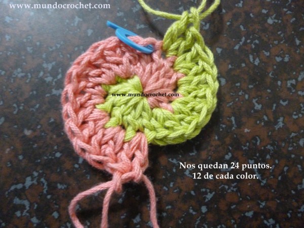 como-tejer-en-espiral-con-dos-colores-a-crochet-o-ganchillo