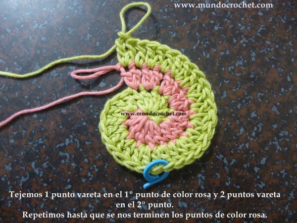 como-tejer-en-espiral-con-dos-colores-a-crochet-o-ganchillo
