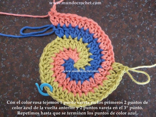 como-tejer-en-espiral-con-tres-colores-a-crochet-o-ganchillo