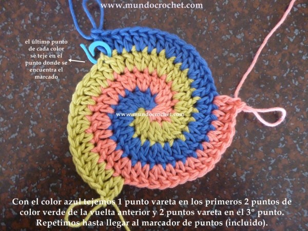 como-tejer-en-espiral-con-tres-colores-a-crochet-o-ganchillo